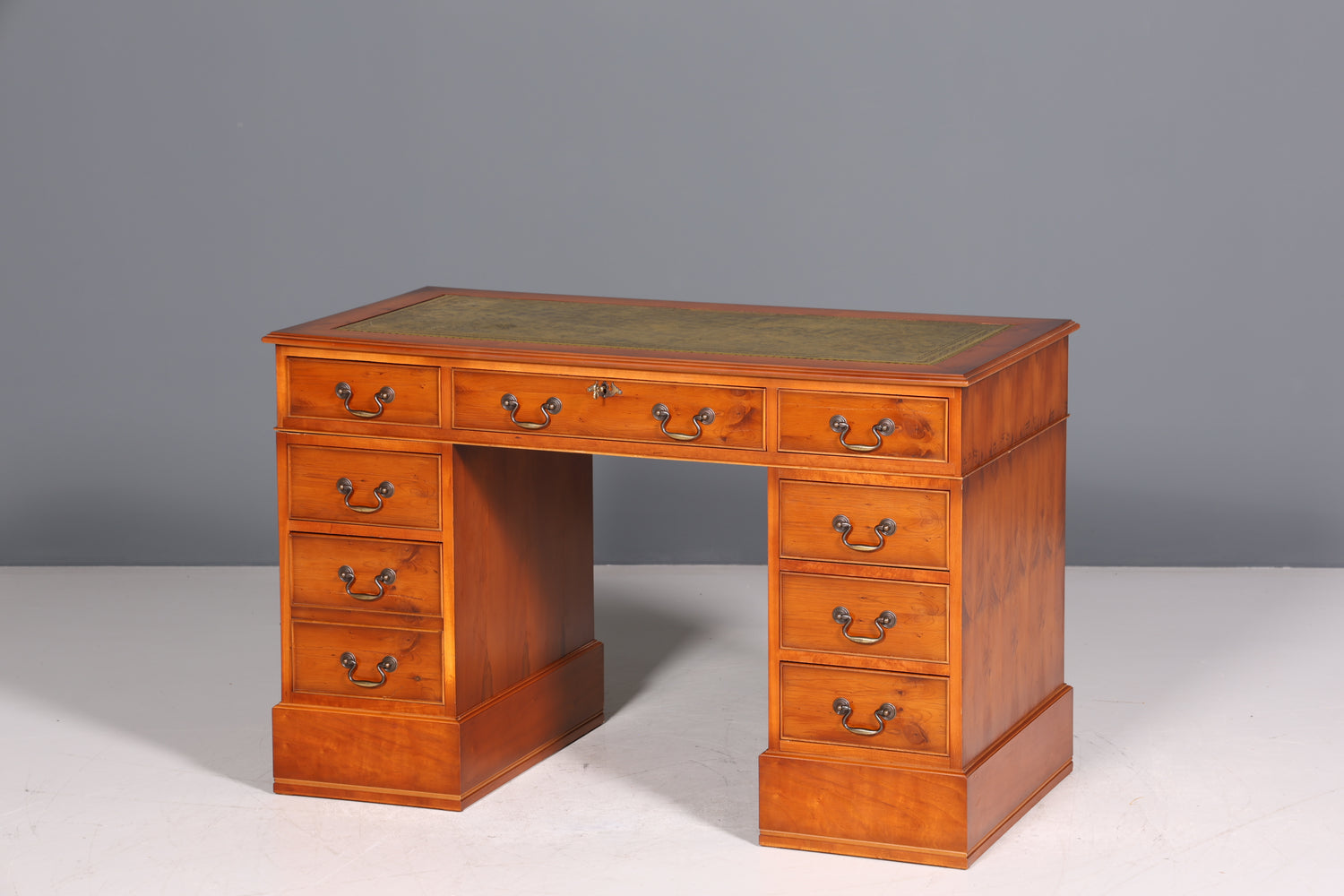 Stilvoller Englischer Schreibtisch Englisch Eibe Desk Leder Auflage Antik Stil Bürotisch Office Desk