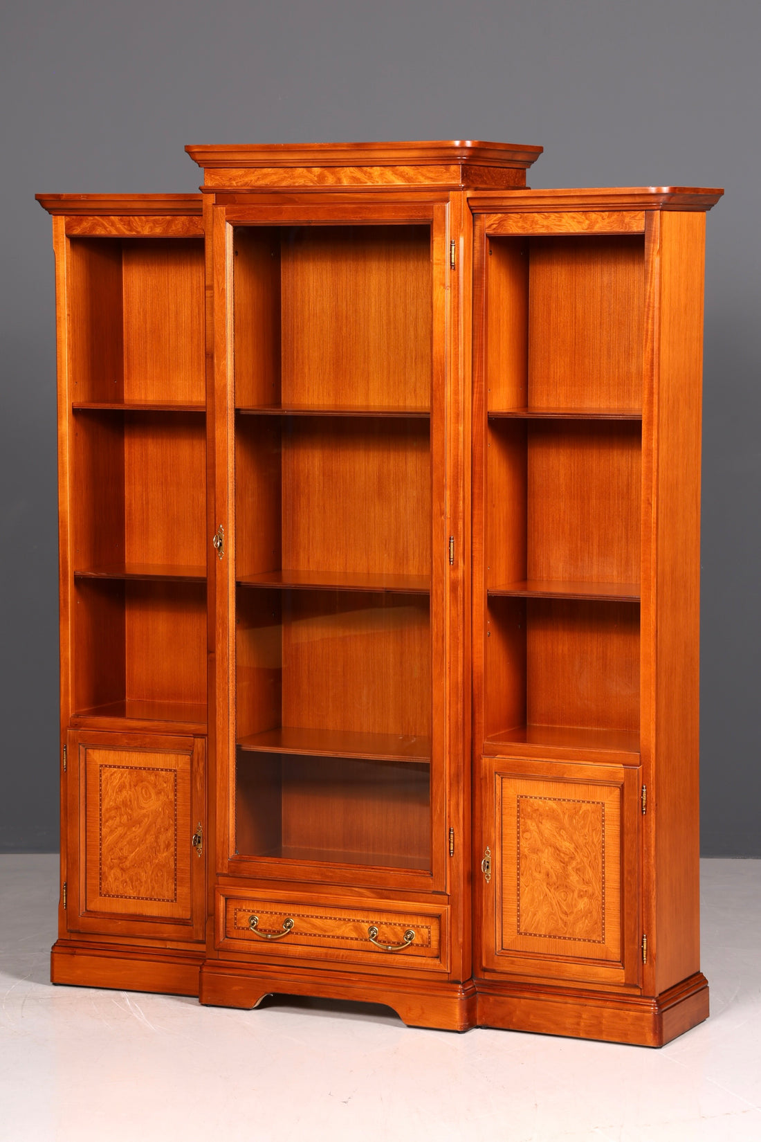 Wunderschöne Englische Vitrine Eibe Bücherschrank Buffet Antik Stil Glasvitrine Bibliothek