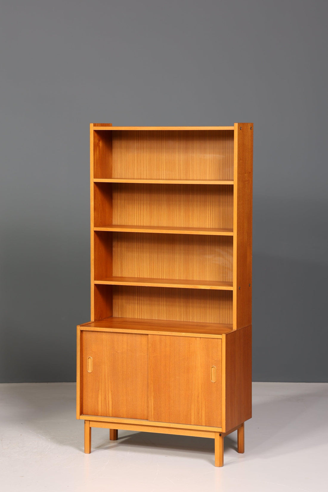 Schlichtes Mid Century Bücherregal Danish Design Schrank Retro Kommode "Made in Denmark" Schiebetür Regal Vintage 2 von 2