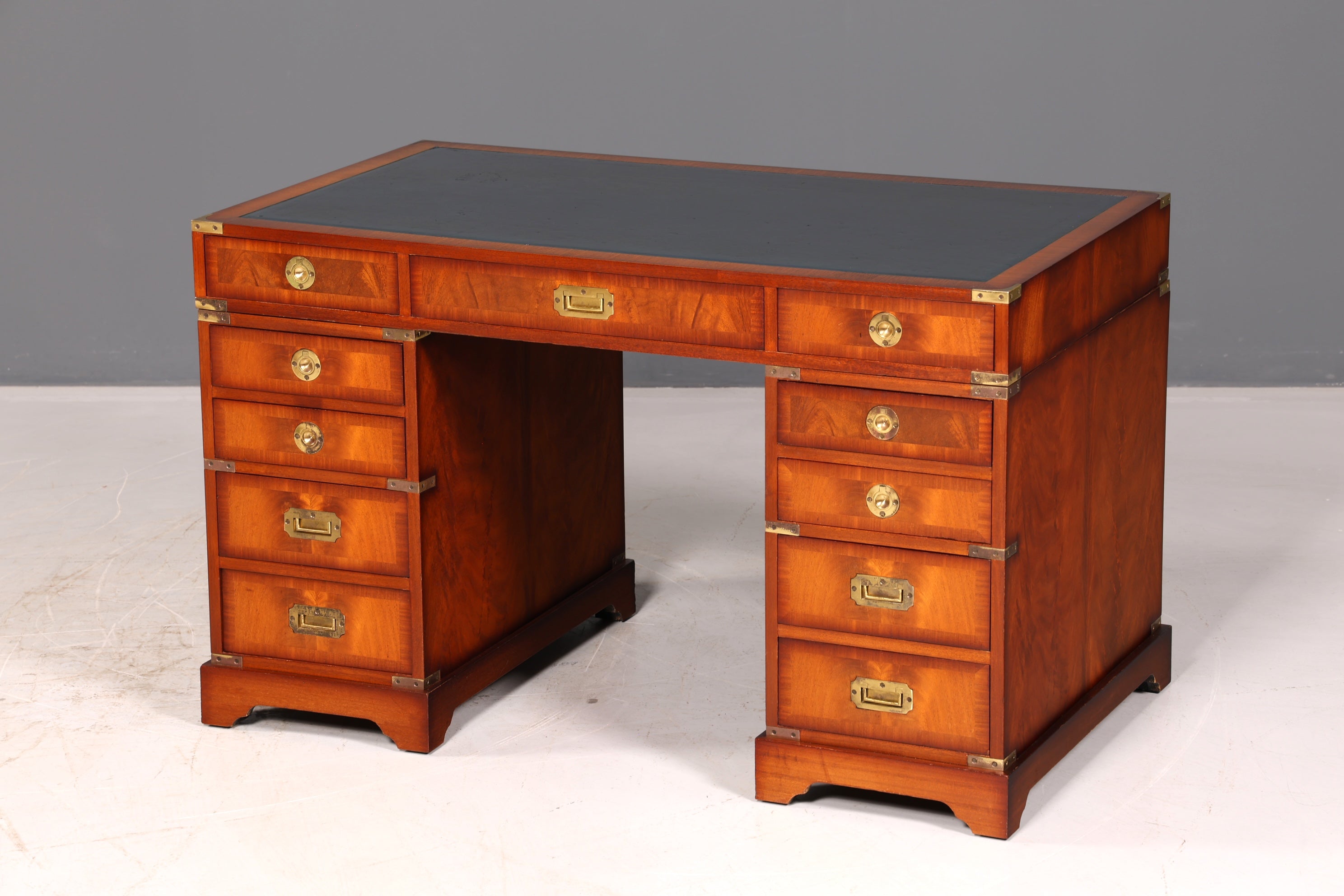 Edler Maritimer Schreibtisch Englischer Military Chest Bürotisch Office Table Echt Lederauflage Antik Vintage