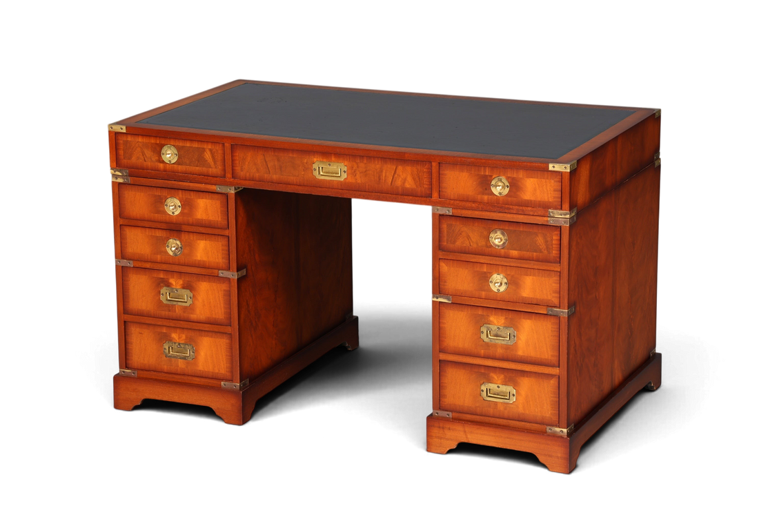 Hauptstadt Möblerei maritimer Military Chest Schreibtisch aus Holz mit schwarzer Lederauflage und Messingbeschlägen