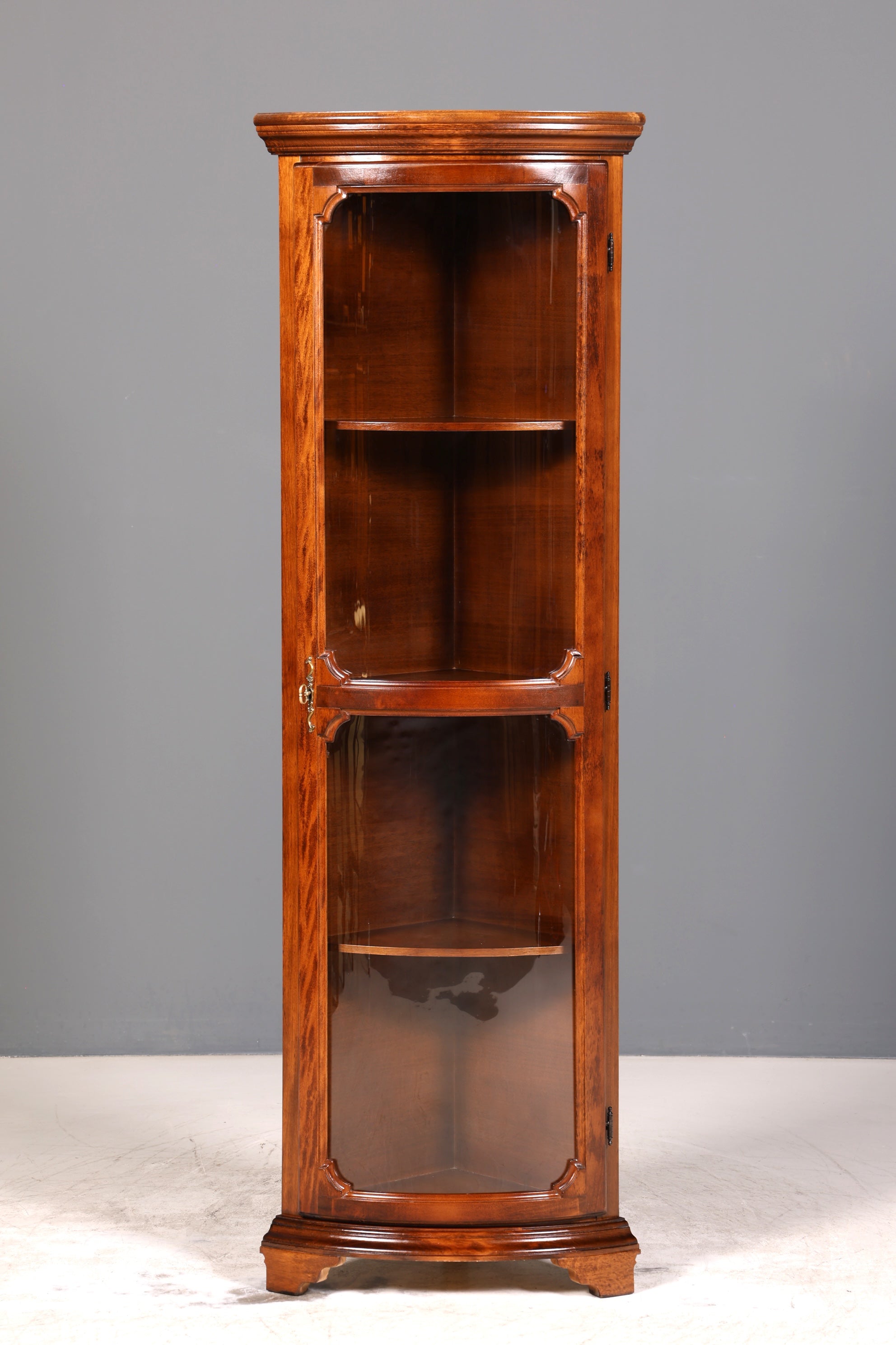 F130 Finish Wunderschöne Englische Eckvitrine Mahagoni Antik 60s echt Holz Schrank Eckschrank Glasvitrine