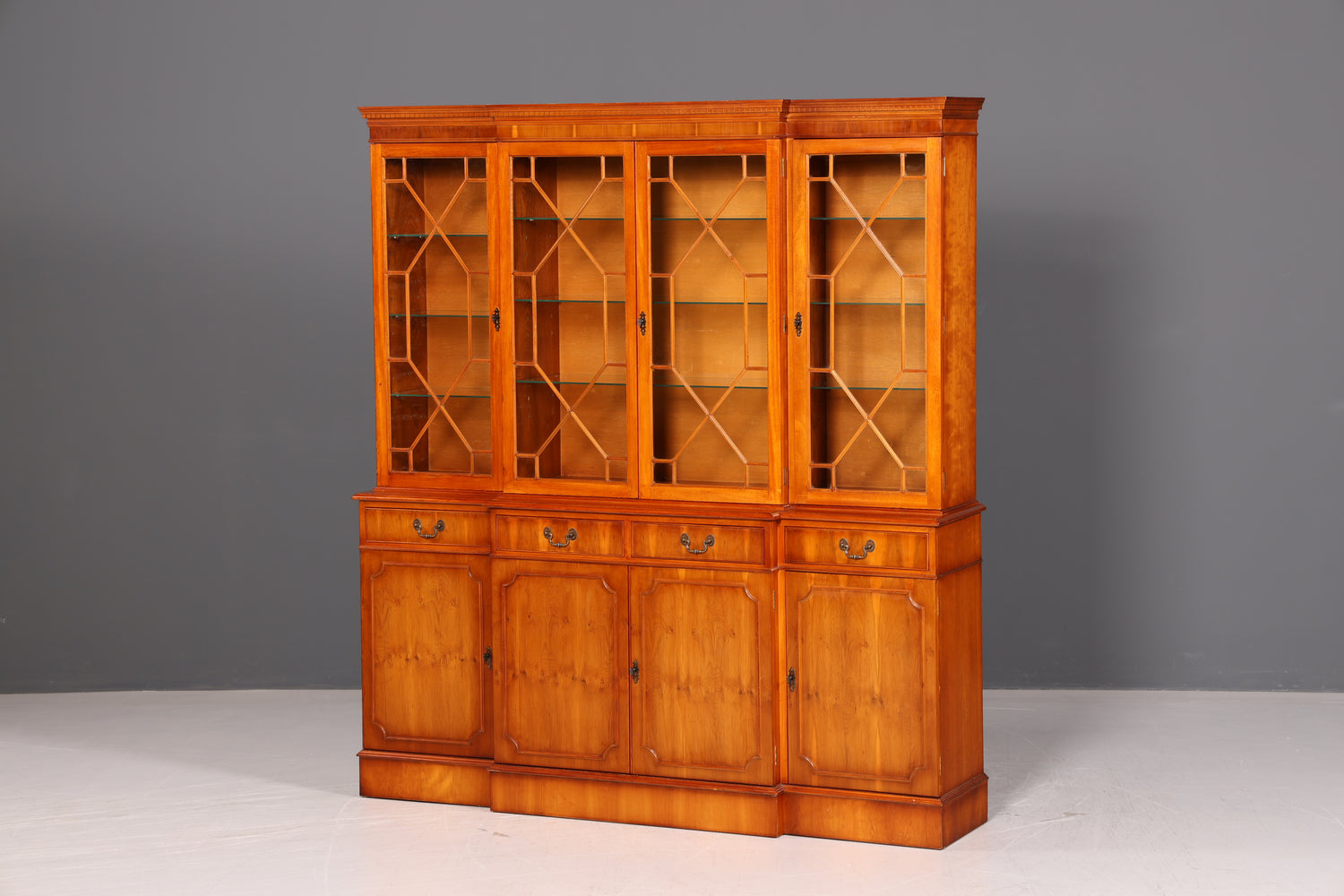 Wunderschöne Englische Vitrine Bücherschrank Buffet Englisch Eibe Glasvitrine Bibliothek Vitrinenschrank