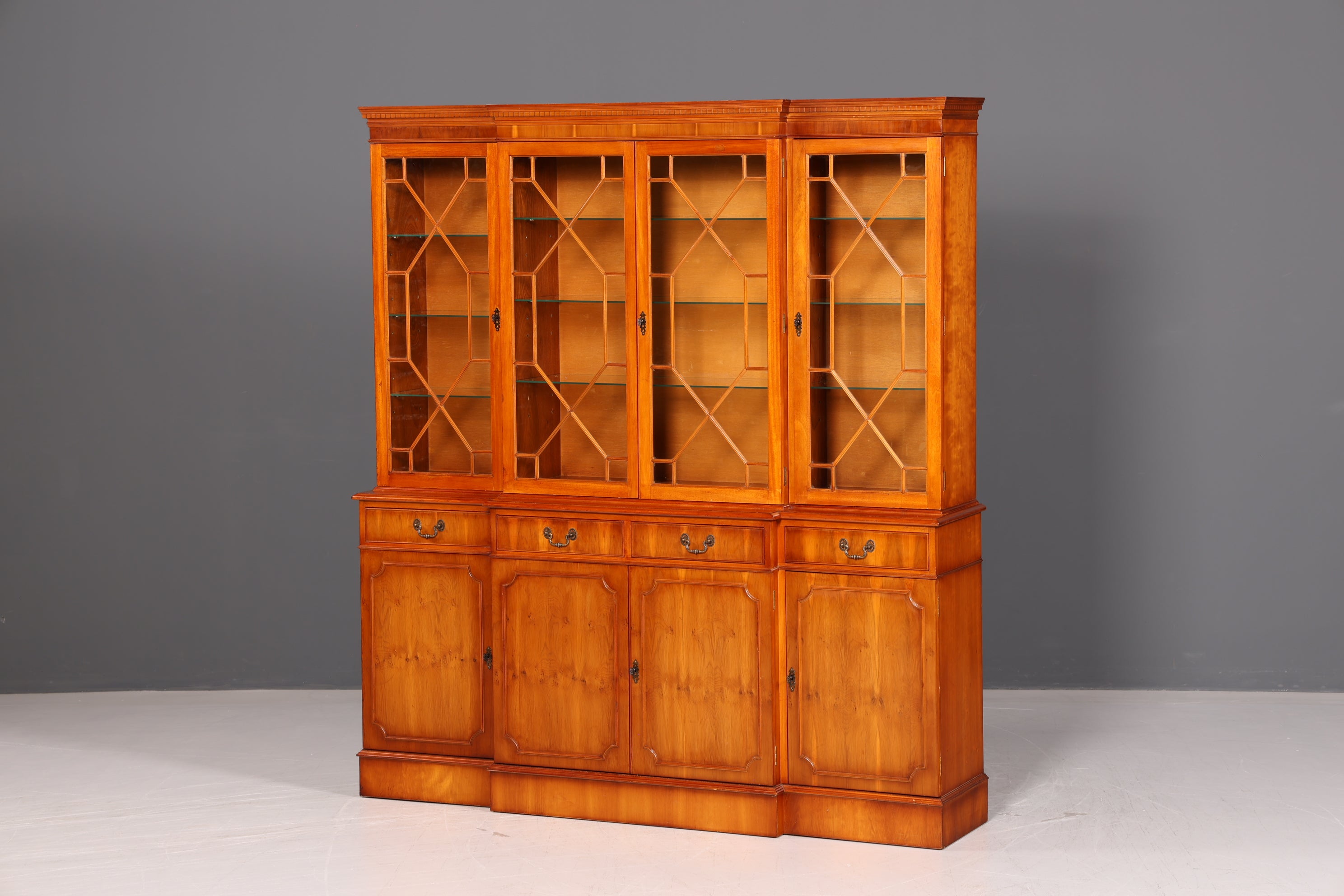 Wunderschöne Englische Vitrine Bücherschrank Buffet Englisch Eibe Glasvitrine Bibliothek Vitrinenschrank