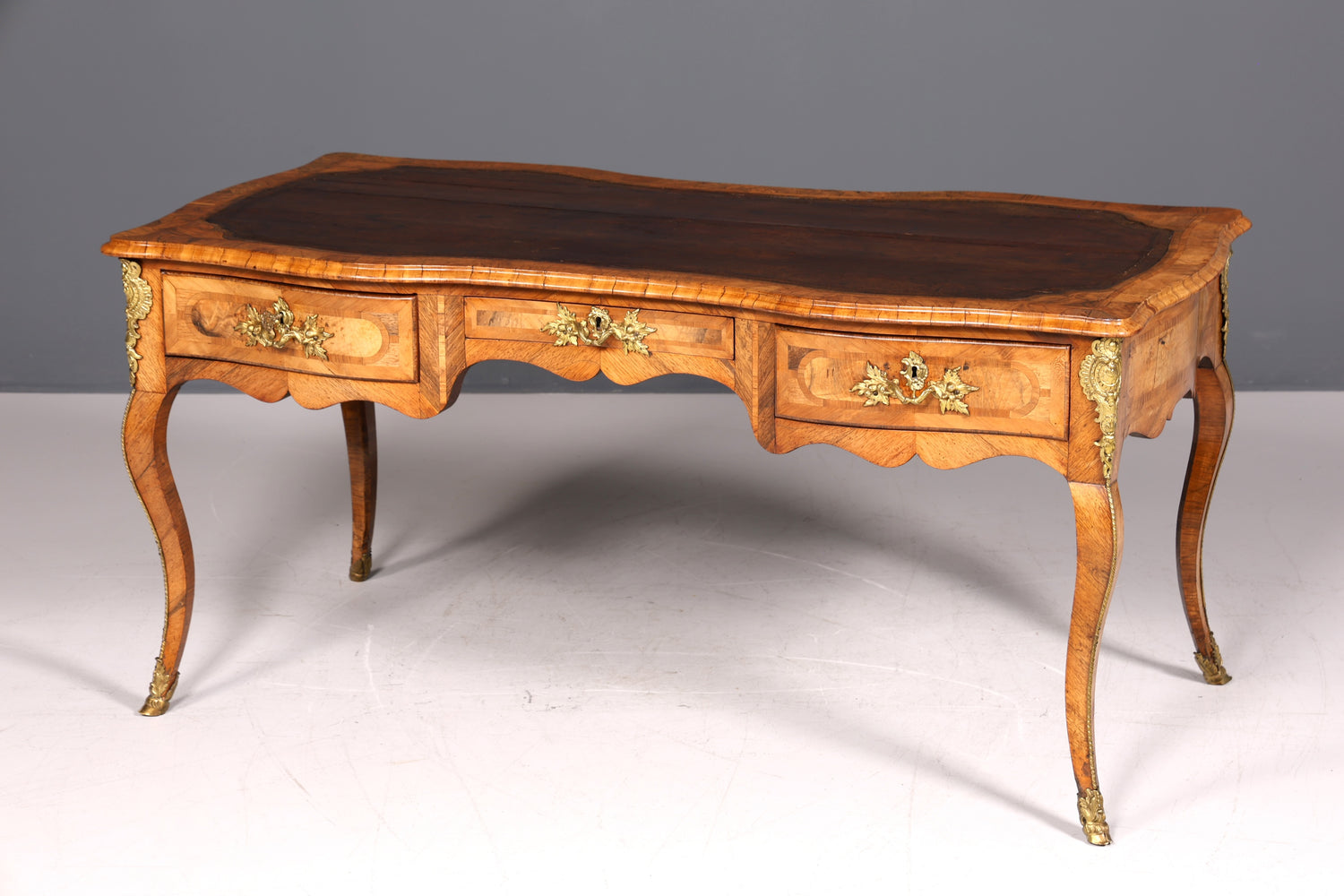 Majestätischer Original Louis XV Schreibtisch 1780 Bureau Plat French Desk echt Leder Antik Bürotisch Office Desk