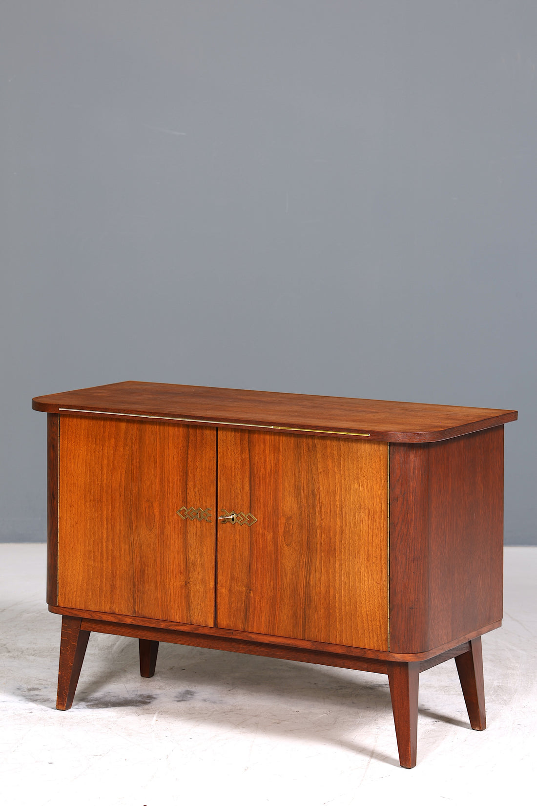 Schlichter Mid Century Schrank Vintage Retro Kommode TV Schrank Flurkommode