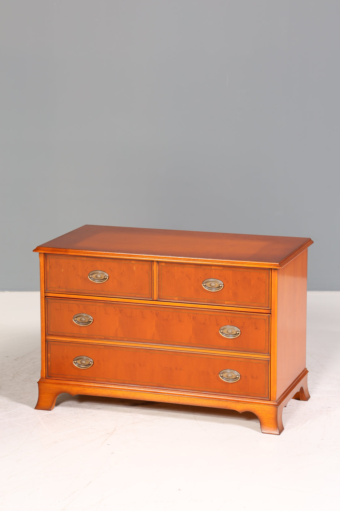 Traumhafte Original Heldense Kommode Eibe Antik Stil Hifi TV Schrank Sideboard echt Holz Klappschrank