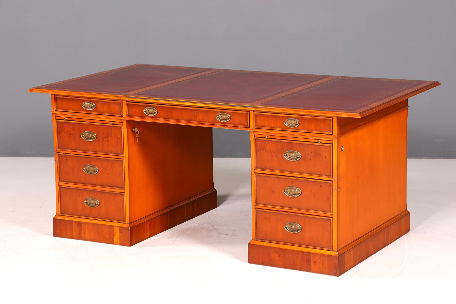 G721 Finish cm HELDENSE Wunderschöner Englischer Schreibtisch Englisch Eibe Desk Leder Auflage Antik Stil Bürotisch Office Desk (Kopie)