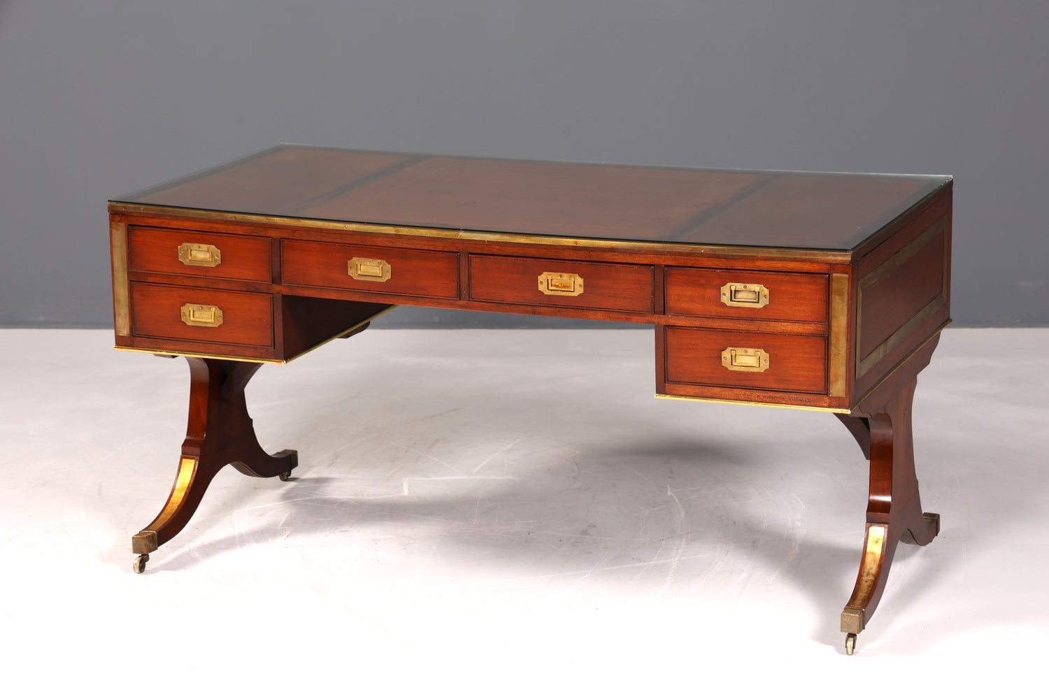 F939 Finish Edler Maritimer Schreibtisch Englischer Military Chest Bürotisch Office Table mit echt Lederauflage