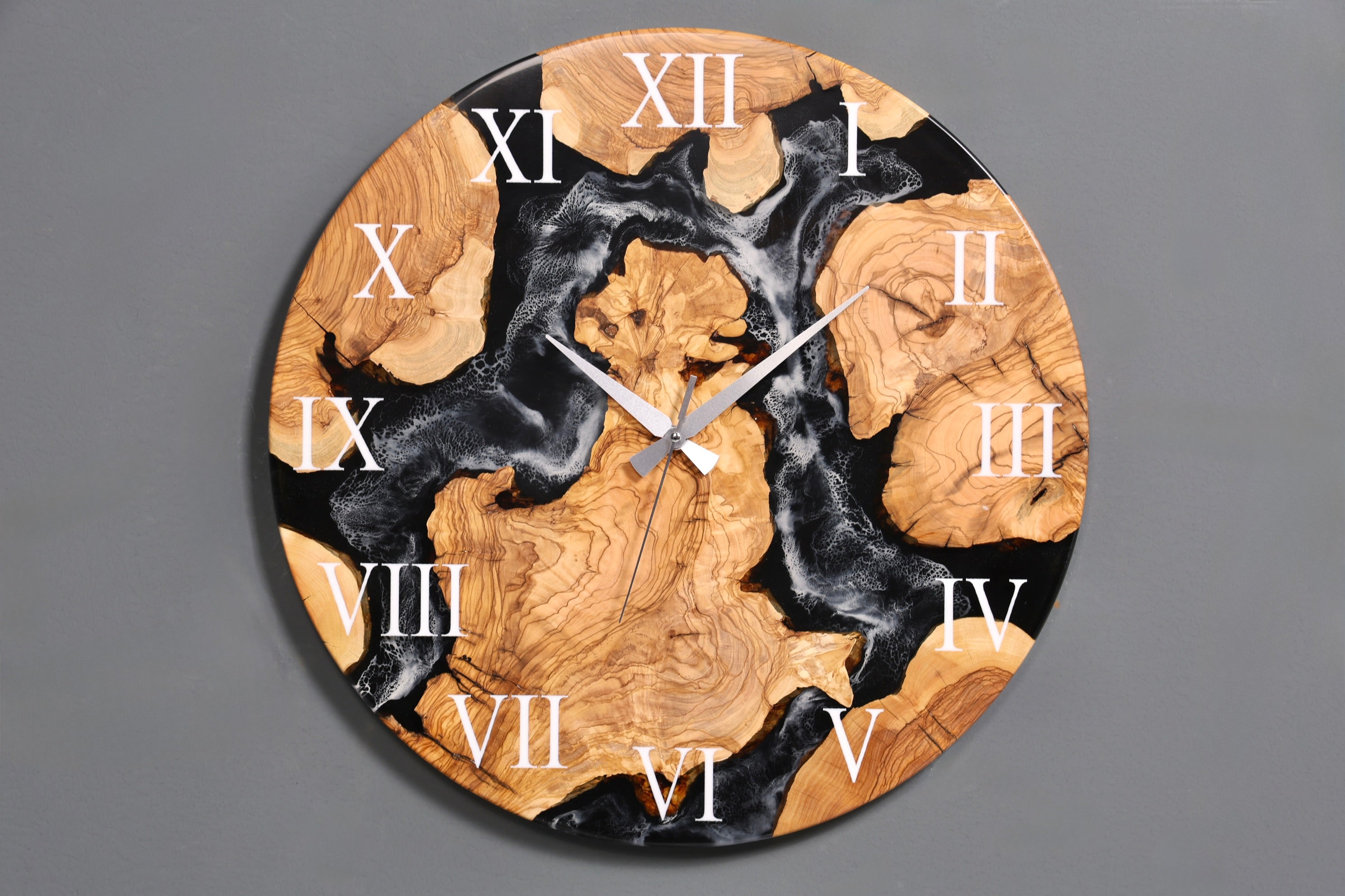 Wunderschöne Handgefertigte Epoxidharz Wanduhr Olivenbaum Uhr Black Epoxy Analog Uhr