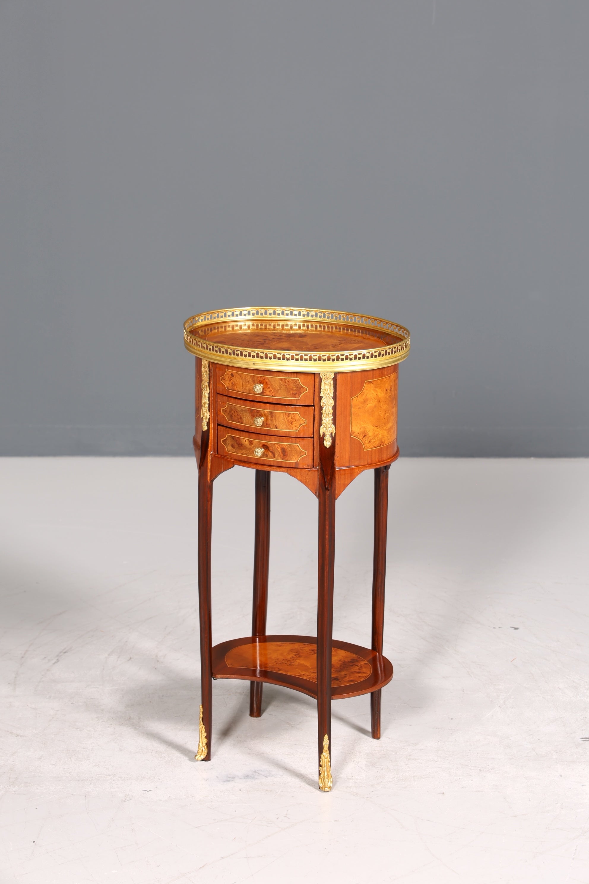 Wunderschöner Barock Louis XV Stil Beistelltisch Ablagetisch massiv Kommode Antik Stil