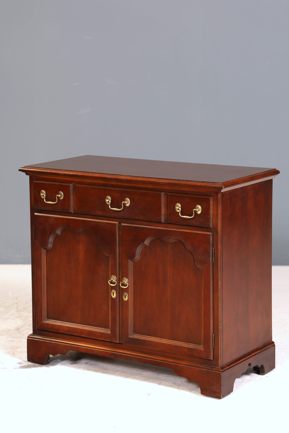 Wunderschönes Sideboard der Marke Drexel Heritage Antik Stil Schrank Kommode USA Anrichte