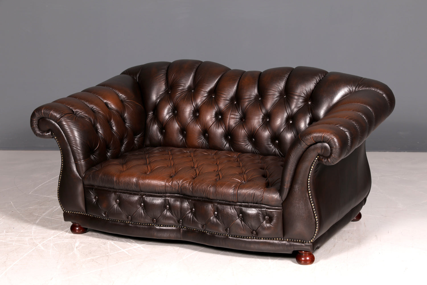 Wunderschönes Original Chesterfield 2er Sofa Englisch Herrenzimmer echt Leder 2- Sitzer Couch