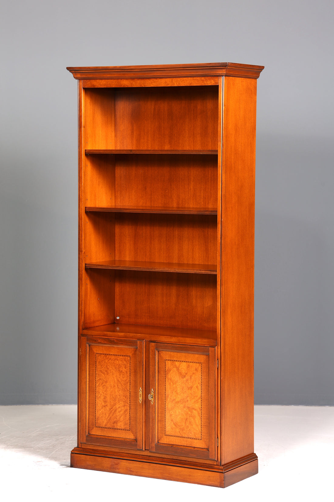 Wunderschönes Original Selva Bücherregal Antik Stil massiv Holz Regal Schrank Bibliothek 1 von 2
