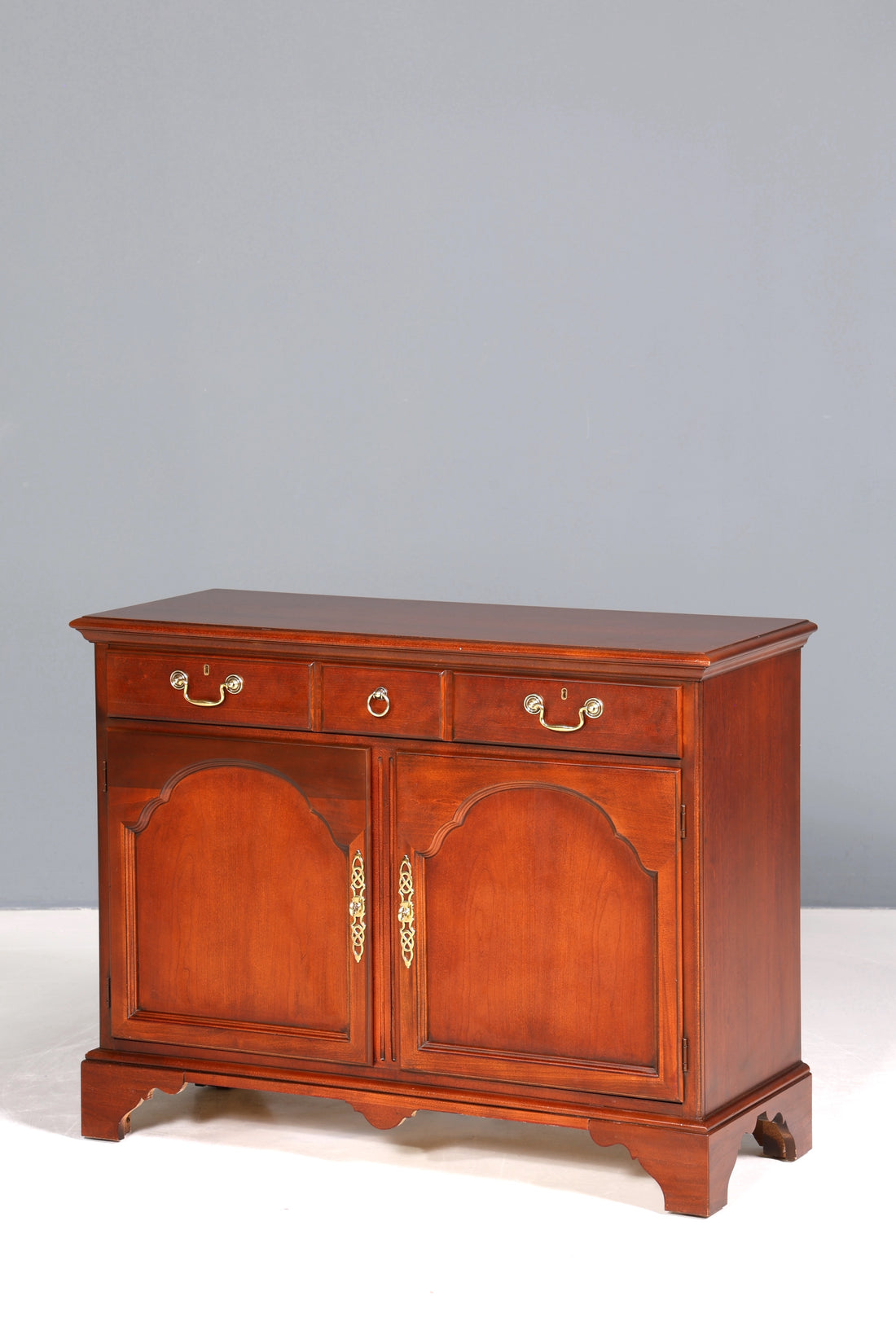 Wunderschönes Sideboard der Marke Drexel Heritage Antik Stil Schrank Kommode USA Anrichte