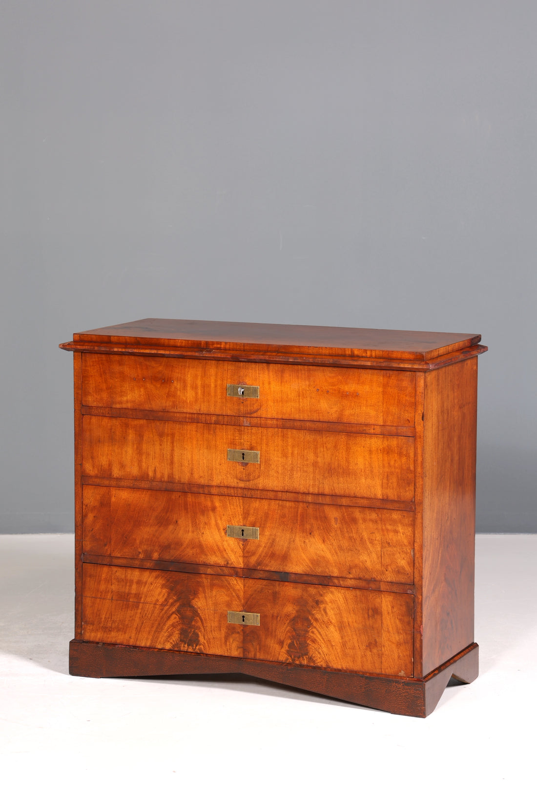 E112 Finish Stilvolle Louis Philippe Kommode Nussbaum Gründerzeit Schubladenkommode um 1890