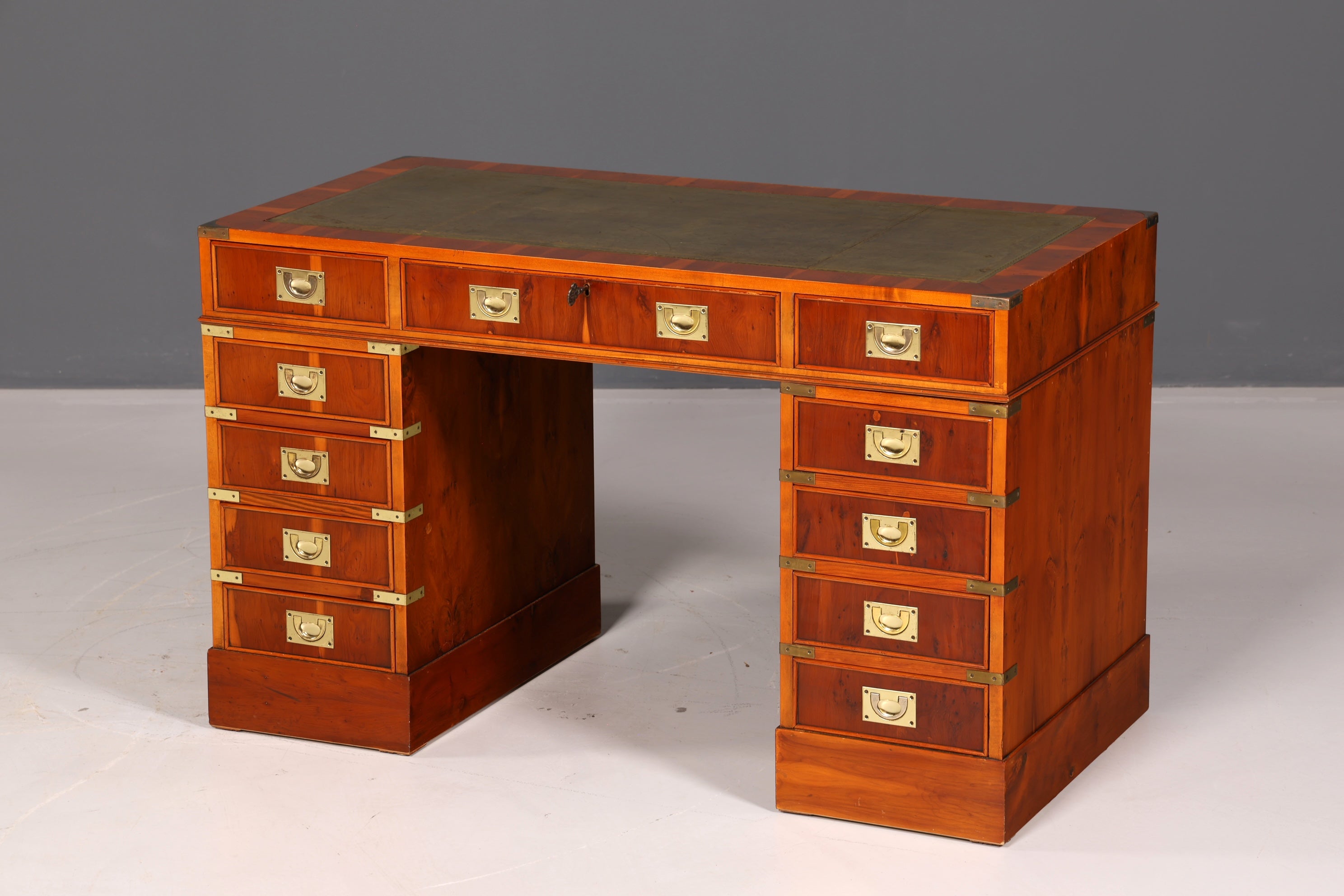Edler Maritimer Schreibtisch Englischer Military Chest Bürotisch Office Table Echt Lederauflage Antik Vintage