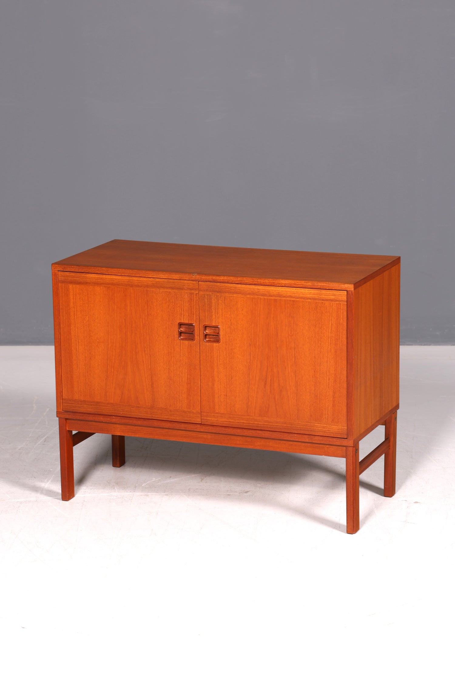 Wunderschöne Mid Century Kommode Vintage Schrank Retro Flurkommode 60s Sideboard Designklassiker