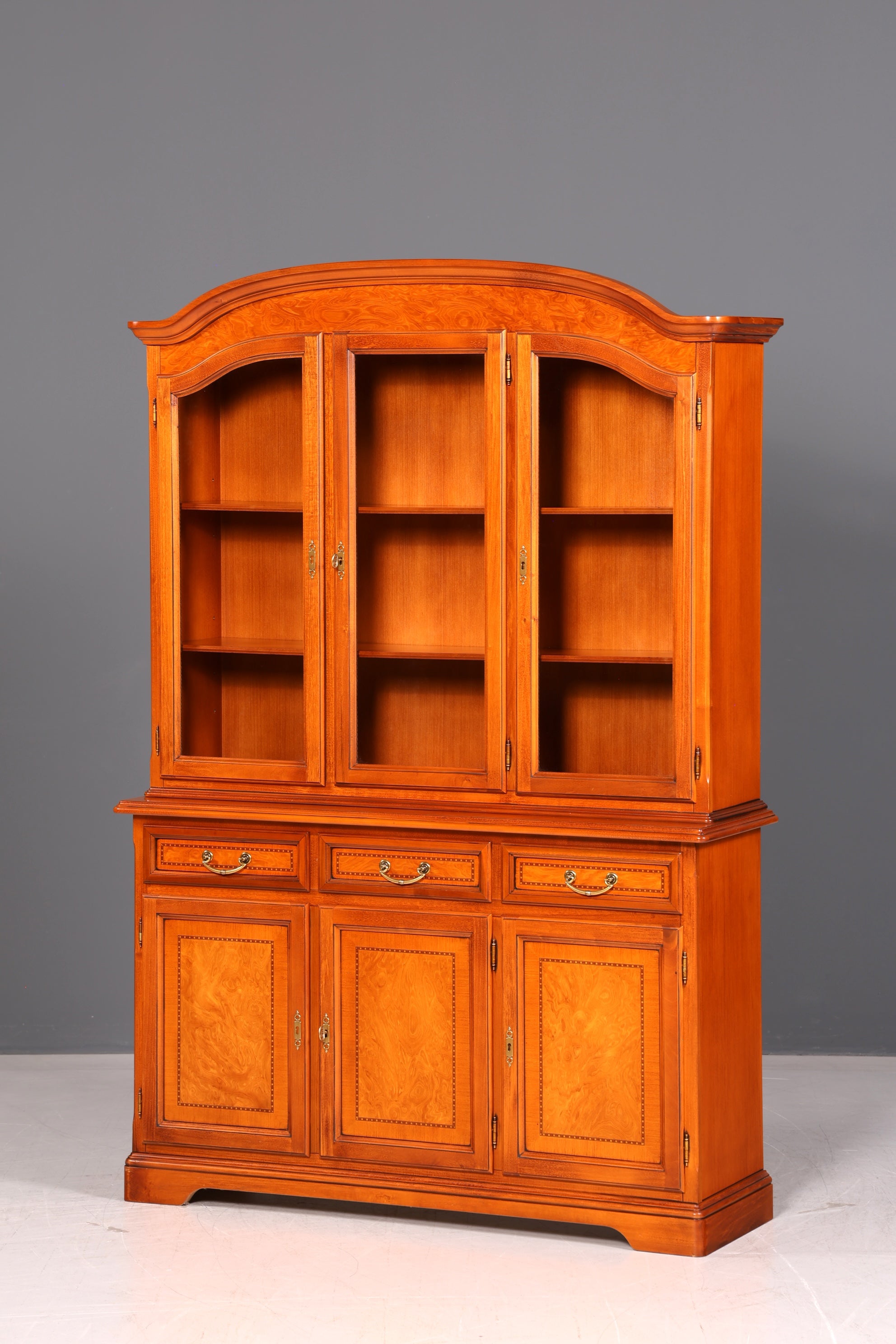 Traumhafte Original Selva Vitrine Epoca Antik Stil Buffet Schrank Bibliothek Kirschholz Glasvitrine