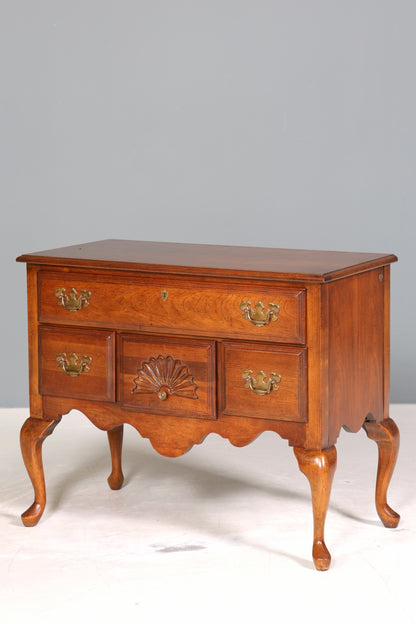 Stilvolle Kommode der Marke American Drew Inc. Antik Stil Sideboard USA Schubladenkommode