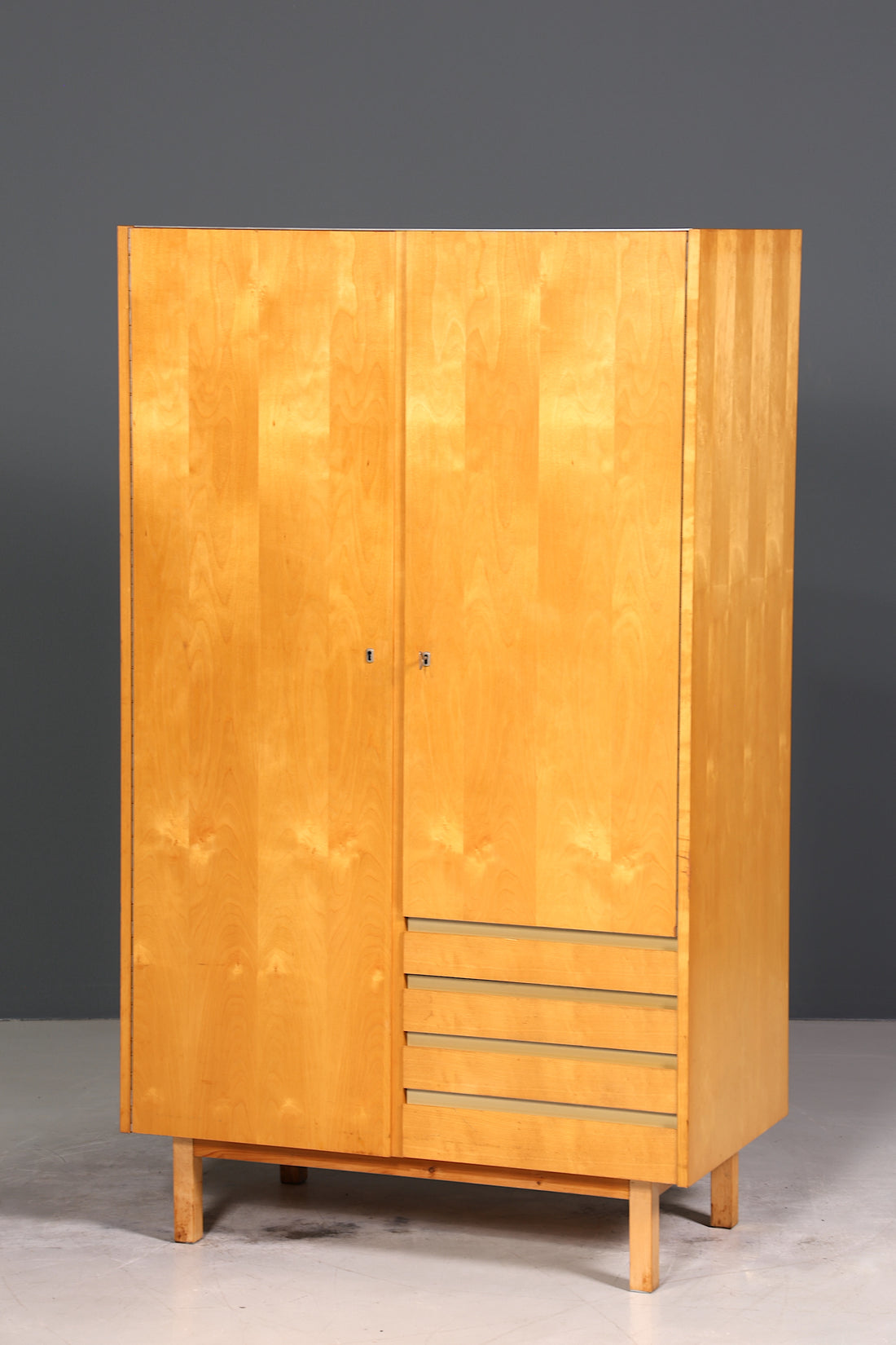E833 Finish Traumhafter Mid Century Kleiderschrank Vintage Schrank Retro Wäscheschrank