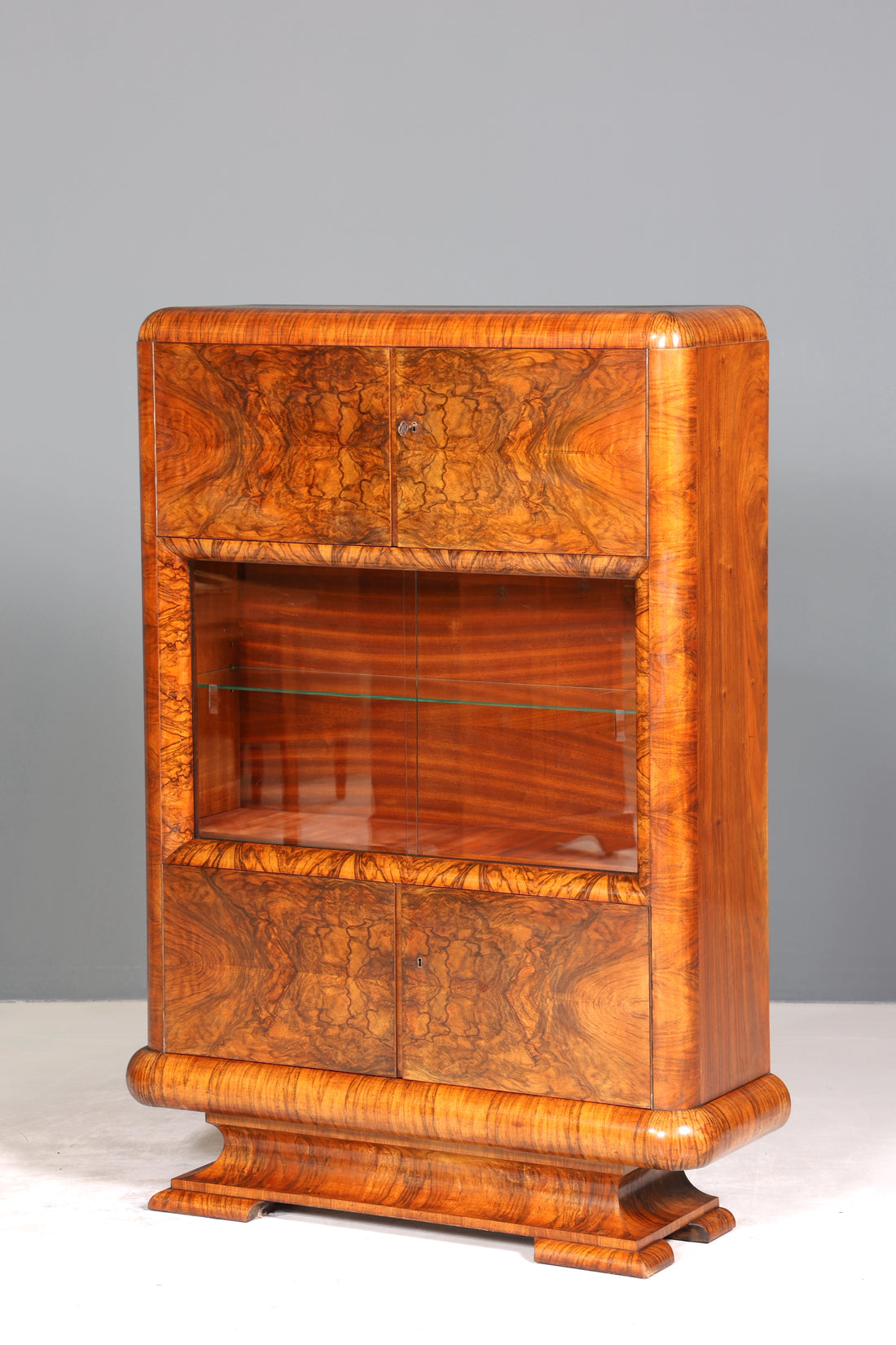 Sehr seltene Original Art Deco Vitrine Nussbaum Vitrine massiv Holz Antik Schrank