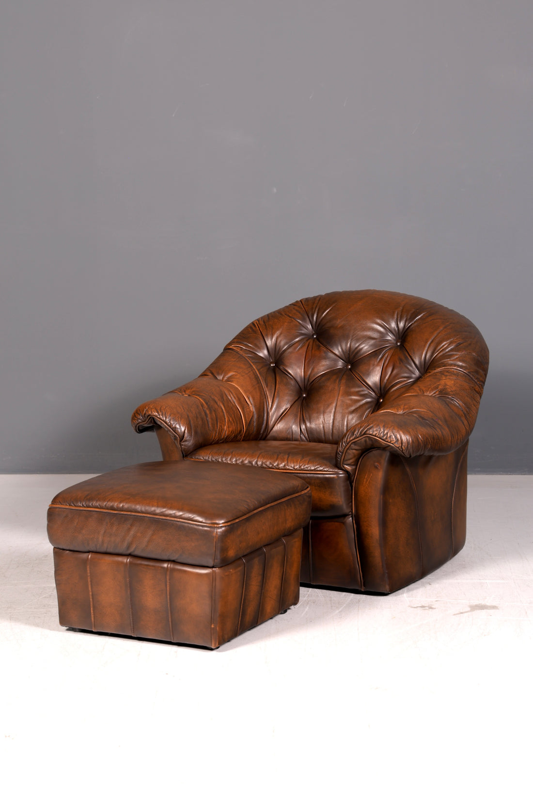 Wunderschöner Chesterfield Sessel mit Hocker Echtleder braun Ledersessel Englisch Vintage