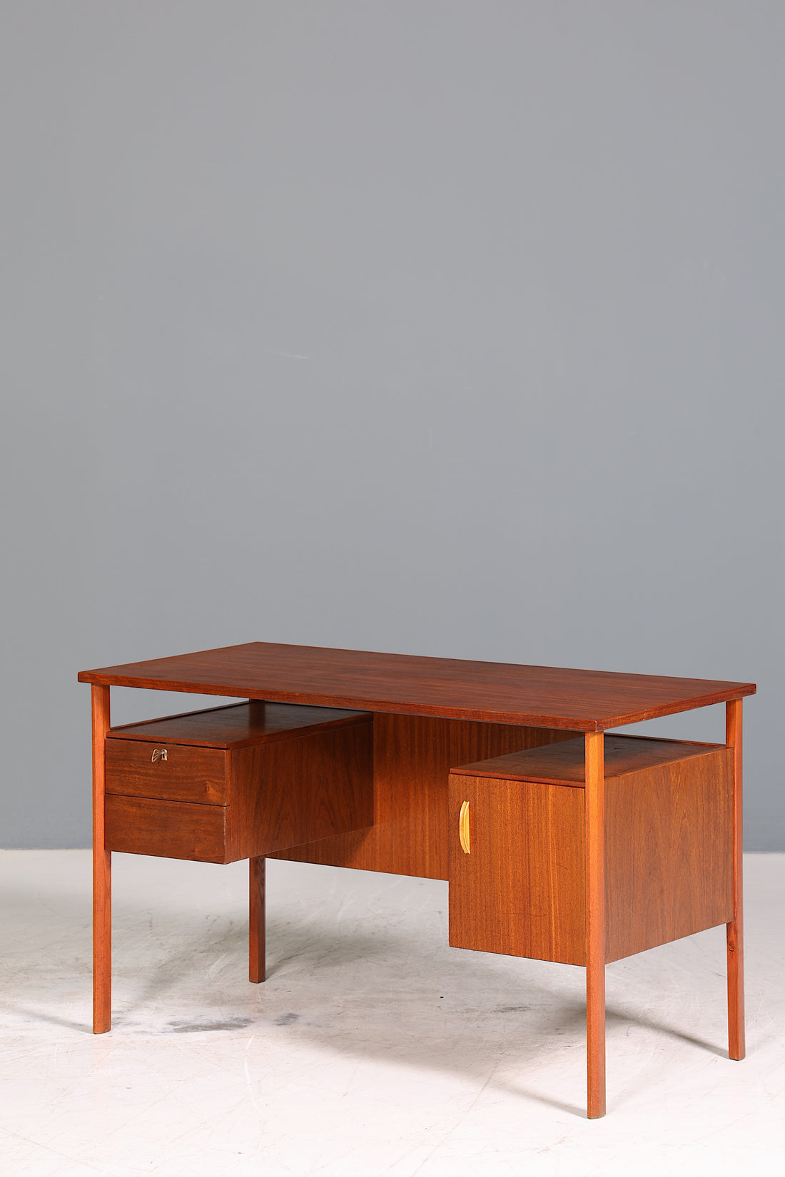Wunderschöner Mid Century Schreibtisch Danish Design Teak Holz Bürotisch Office Table