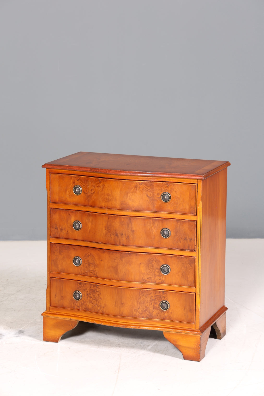 Wunderschöne Englische Kommode Eibe Sideboard Schubladenkommode