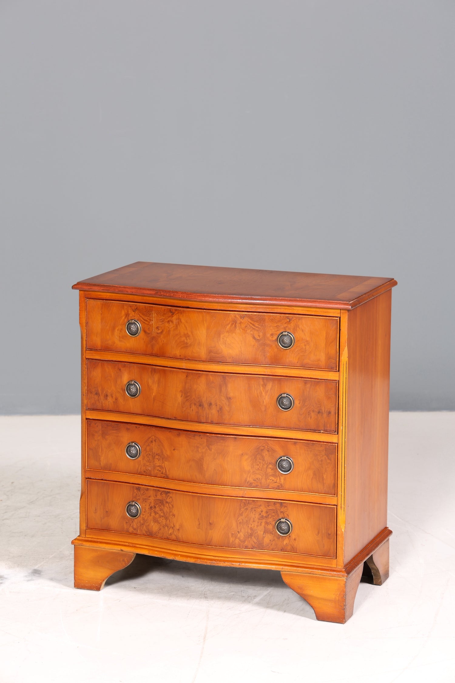 Wunderschöne Englische Kommode Eibe Sideboard Schubladenkommode
