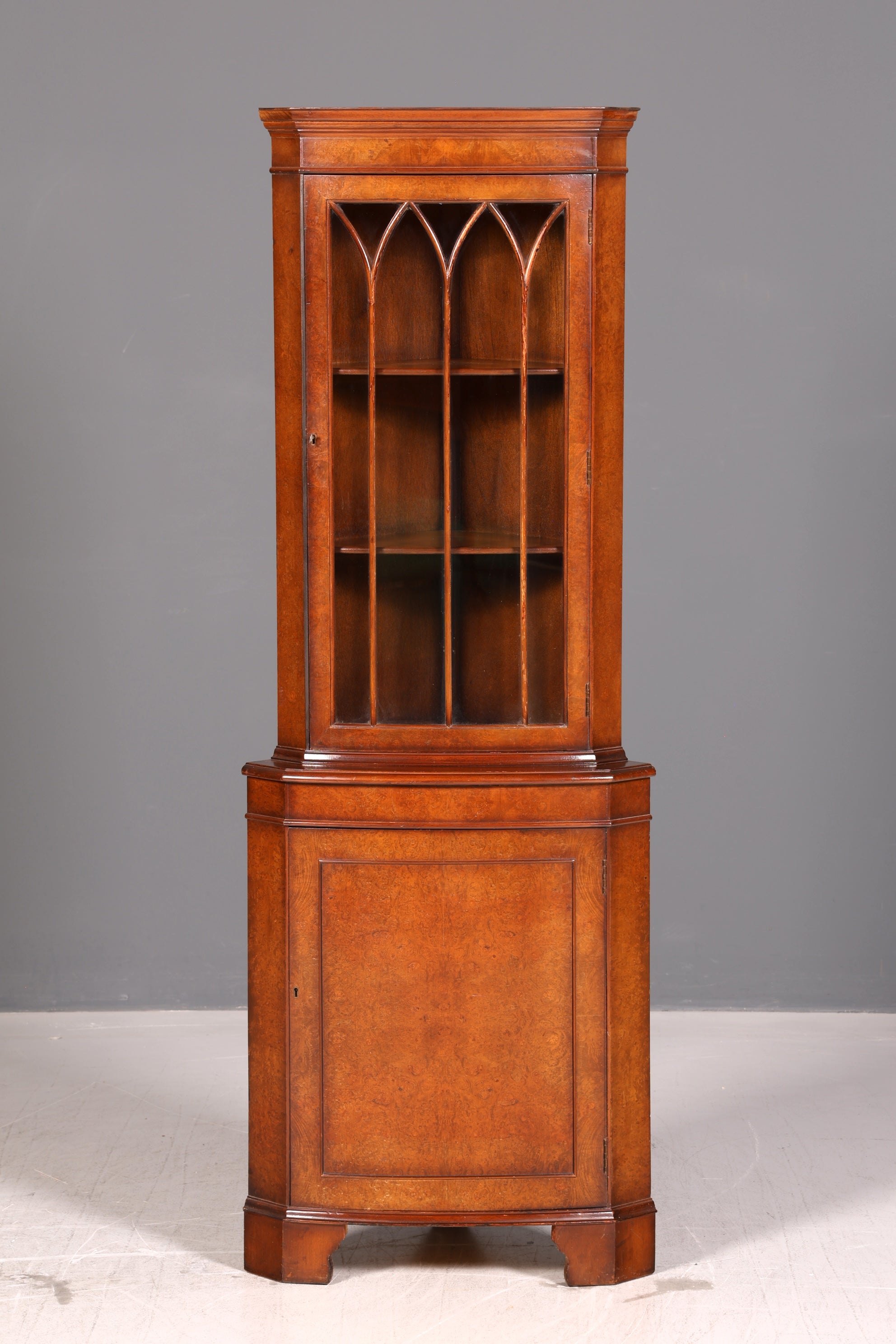 Wunderschöne Englische Eckvitrine Mahagoni Eckschrank Glasvitrine Vitrine Antik Echt Holz Vintage