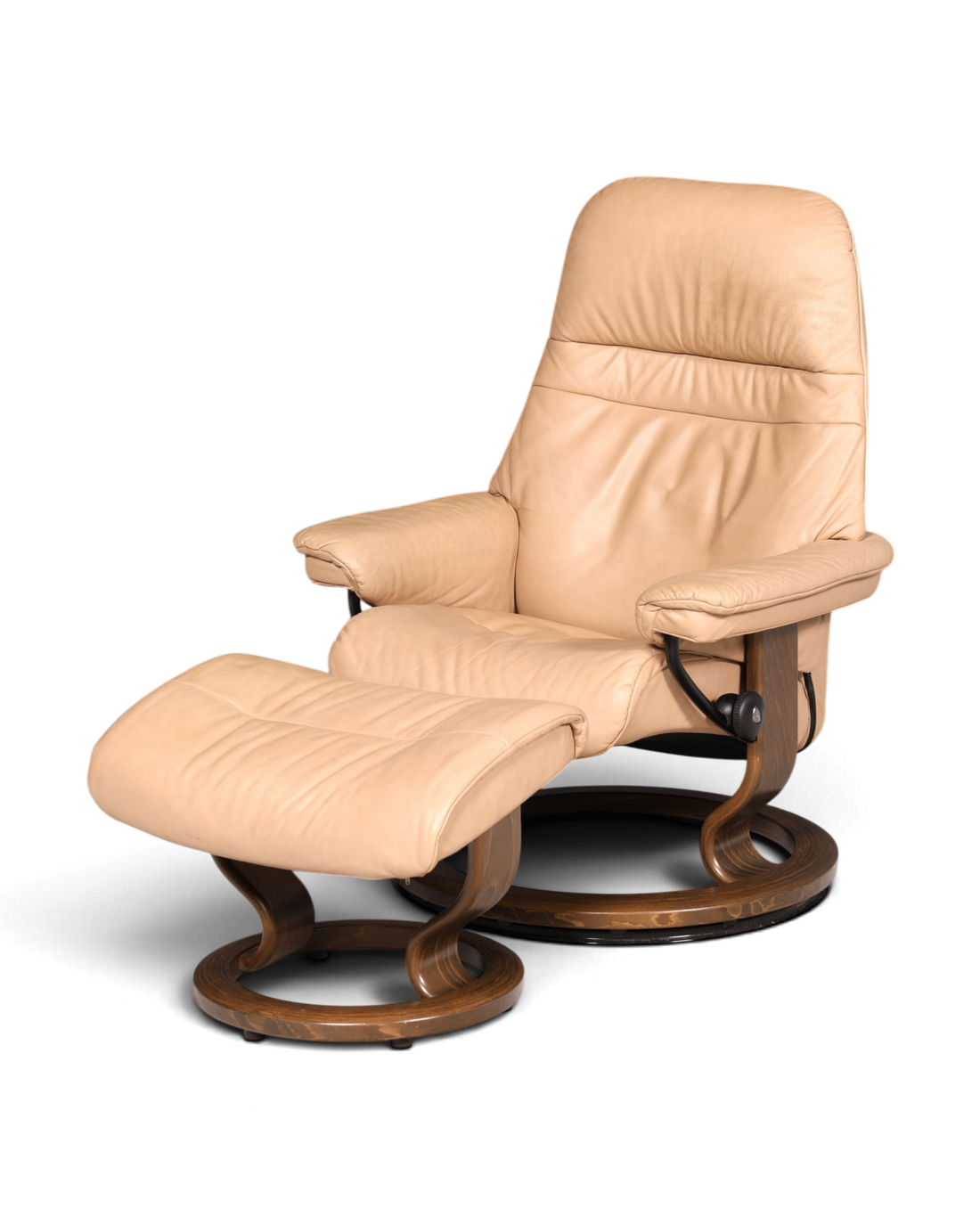 Hauptstadt Möblerei Stressless Sunrise Relaxsessel in Beige mit Hocker und dunklem Holzgestell