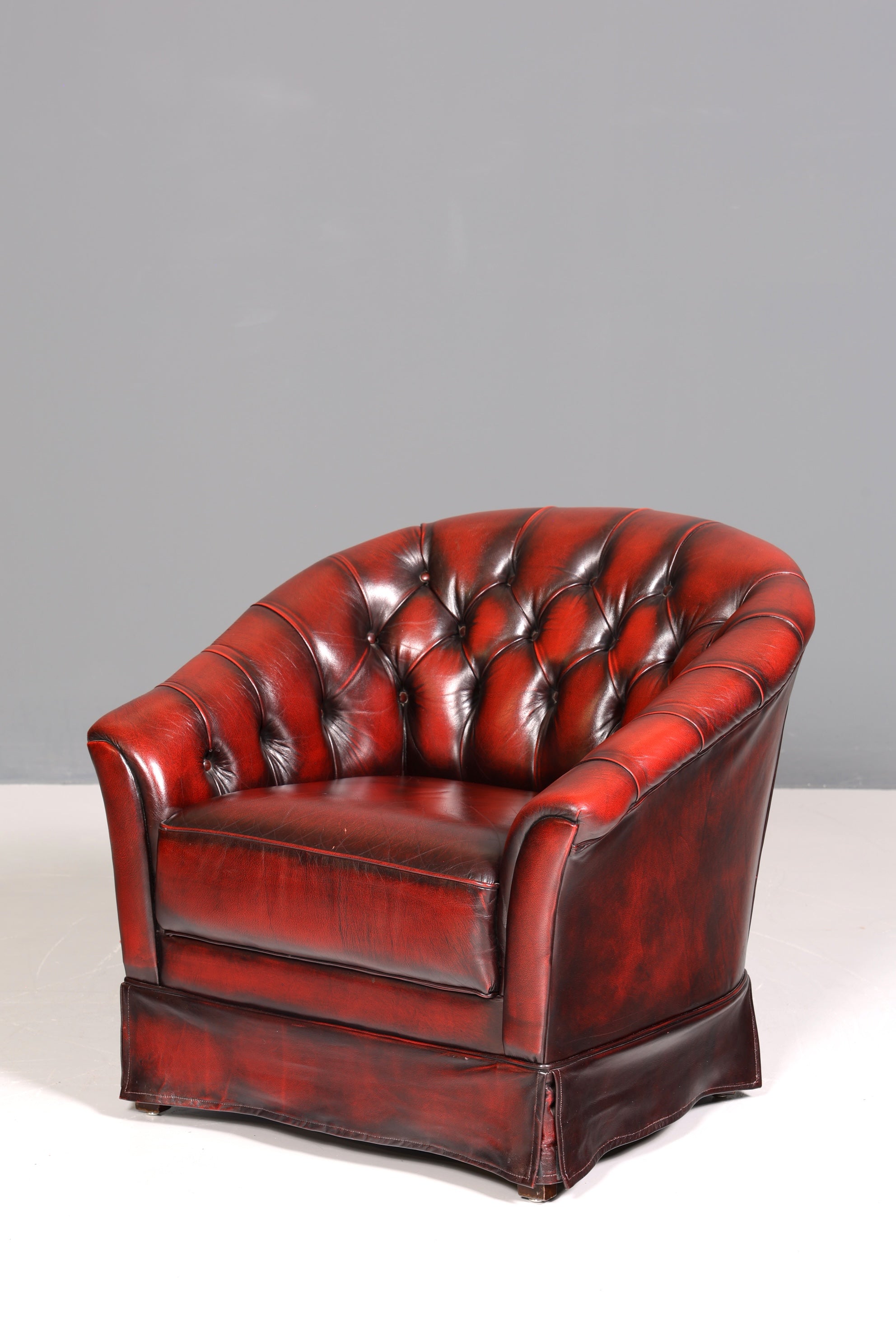 Stilvoller Original Chesterfield Sessel Englischer Armlehnsessel Oxblood Englisch Herrensessel 1 von 2