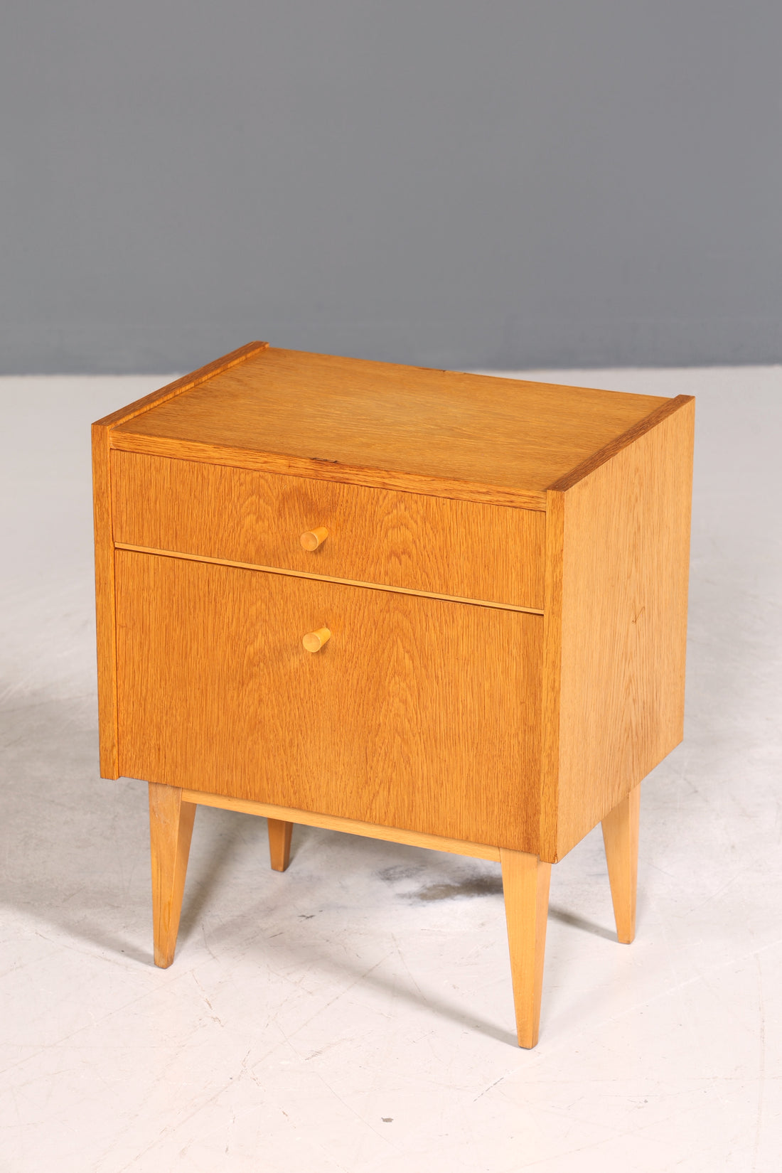 Schlichte Mid Century Kommode Vintage Klappschränkchen Danish Design Nachttisch 2 von 2