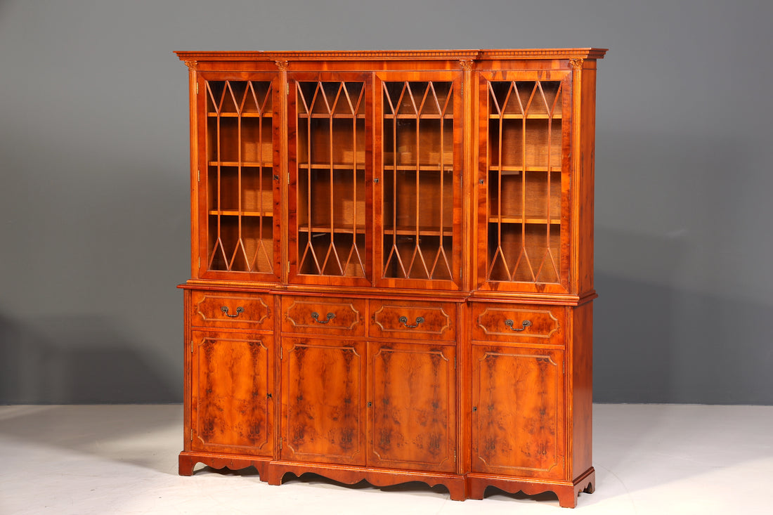 Traumhafte Englische Vitrine Eibe Holz Bibliothek Bücherschrank Buffet Schrank