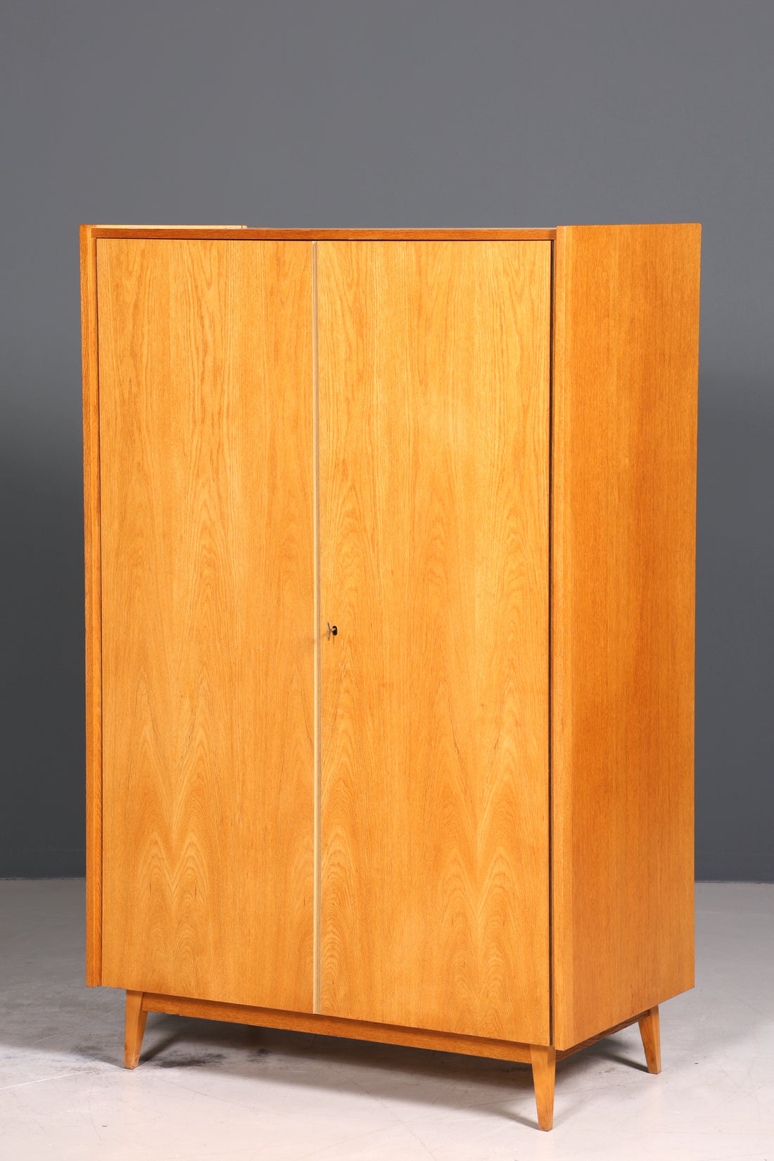 Traumhafter Mid Century Kleiderschrank Vintage Schrank Retro Wäscheschrank