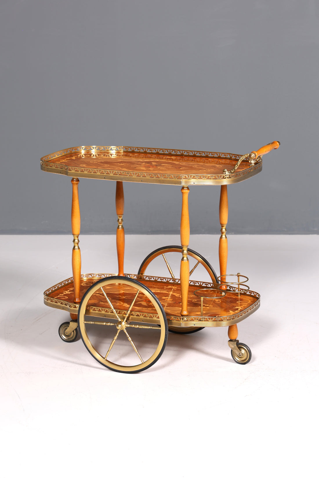 Traumhafter Servierwagen im Barock Stil Bar Wagen mit Intarsien Klapp Teewagen