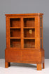 Wunderschöne Art Deco Vitrine Nussbaum Vitrine massiv Holz Antik Schrank Geschirrschrank
