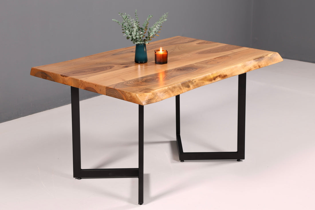 Traumhafter Nussbaum Tisch 140cm-100cm Esszimmer Tisch Baumkanten Platte Massiv Holz Küchentisch