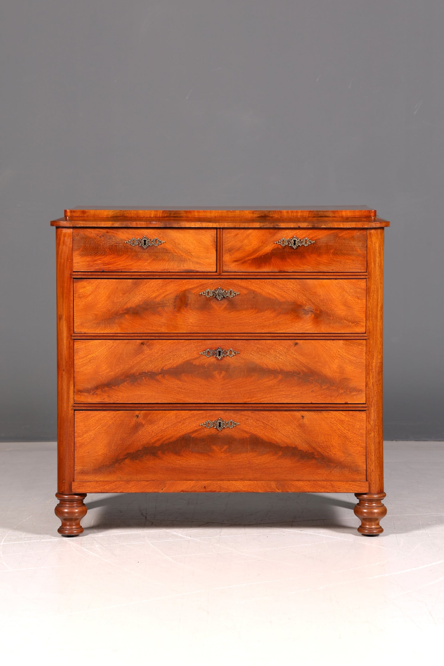 Stilvolle Louis Philippe Kommode Nussbaum Gründerzeit Schubladenkommode Antik um 1890 Sideboard