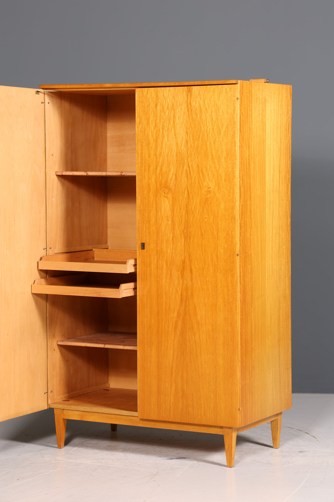 Traumhafter Mid Century Kleiderschrank Vintage Schrank Retro Wäscheschrank