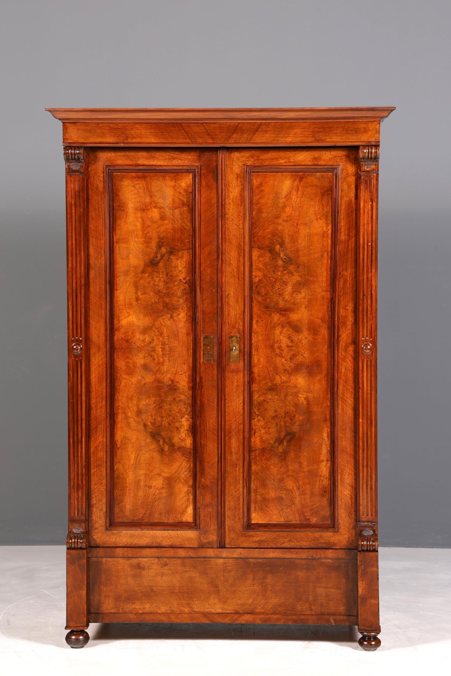 Edler Gründerzeit Schrank um 1880 Kleiderschrank Antik Jugendstil Wäscheschrank Dielenschrank