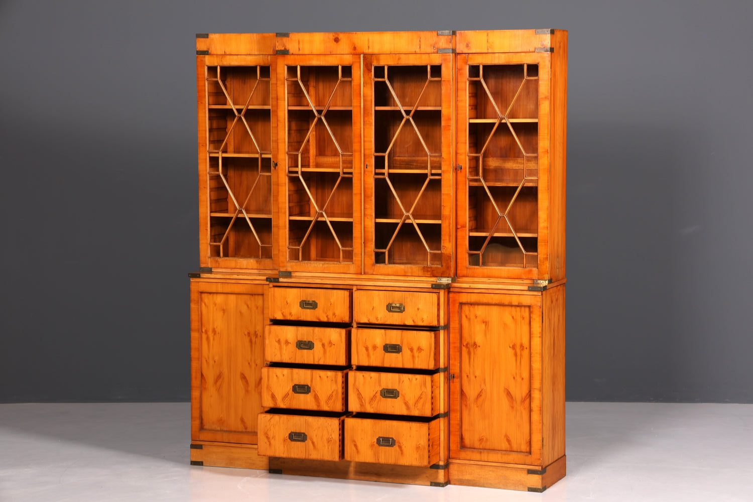 Wunderschöner Maritimer Vitrinenschrank Englischer Schrank echt Holz Bibliothek Englische Anrichte