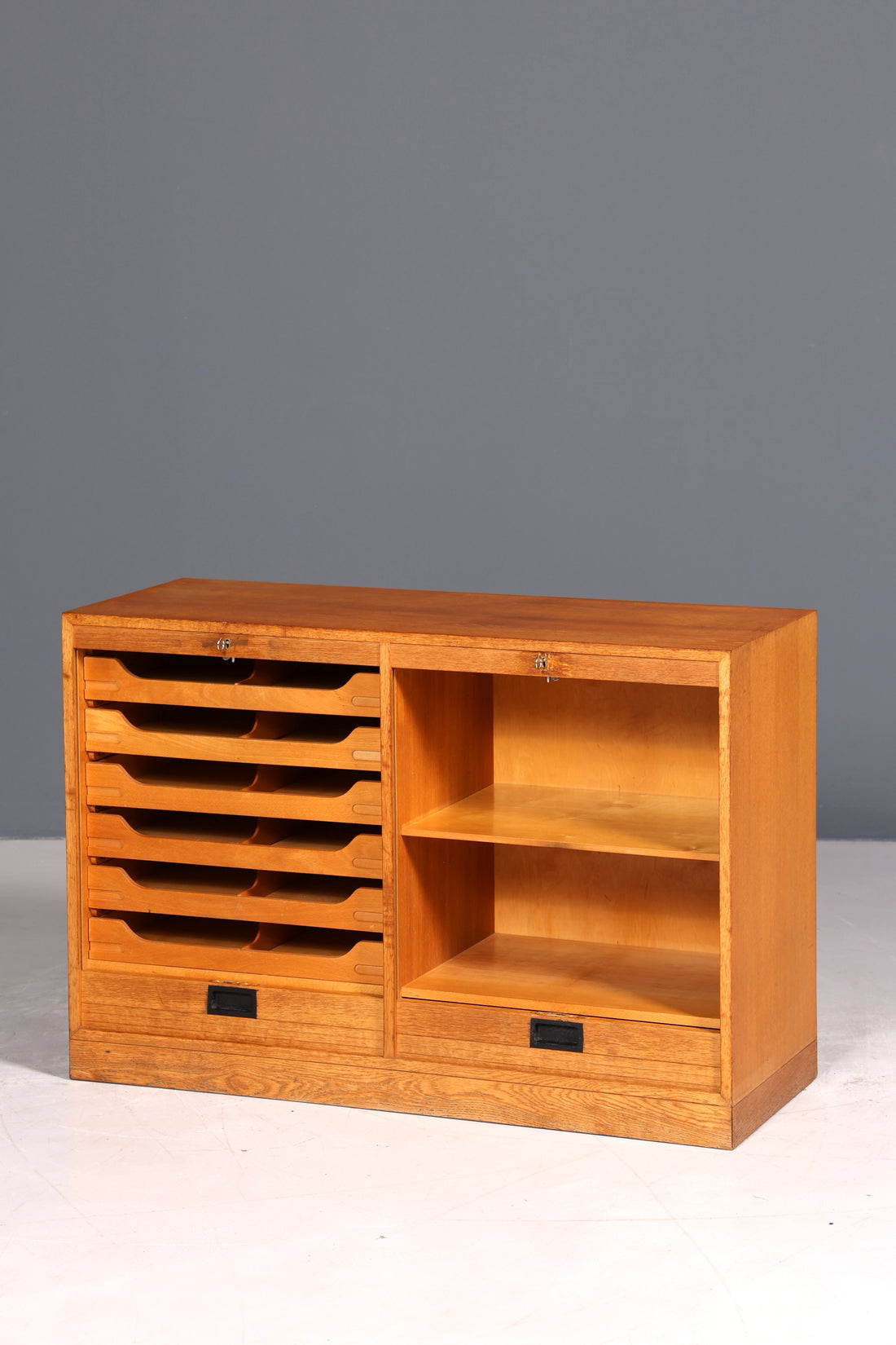 E835 Finish Schlichter Mid Century Rollladenschrank Bauhaus Apothekerschrank Art Deco Büro Aktenschrank