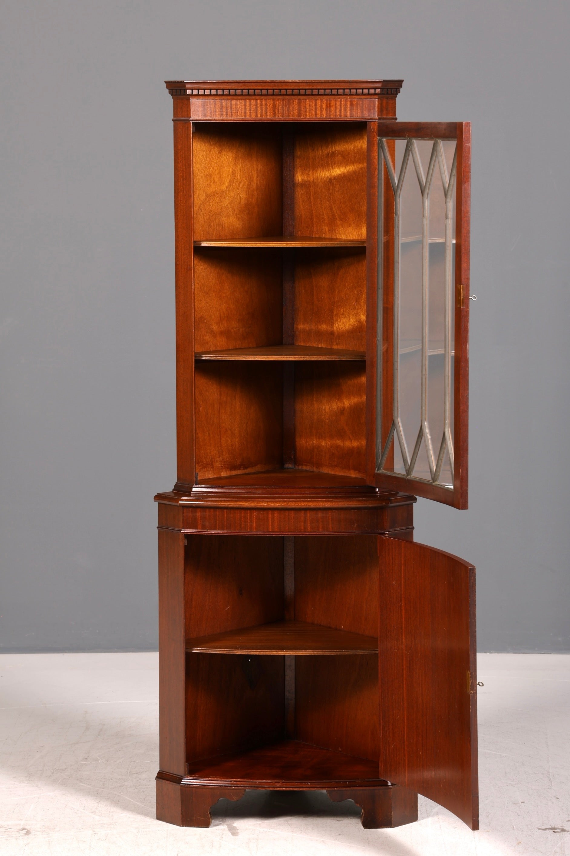 Wunderschöne Englische Eckvitrine Mahagoni 60er Echt Holz Schrank Eckschrank Glasvitrine Vitrine Vintage