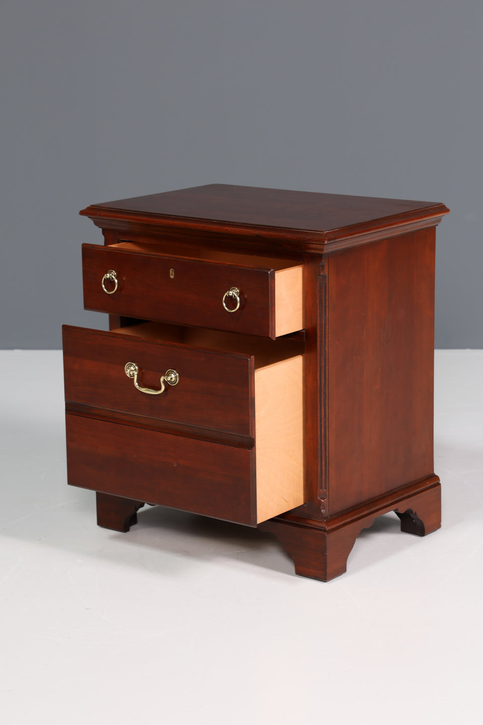 Edle Kommode der Marke Drexel Heritage Antik Stil Nachttisch USA