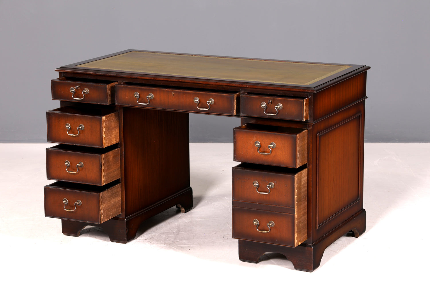 G361 Finish Wunderschöner Englischer Schreibtisch echt Lederauflage Bürotisch Antik Stil Office Desk (Kopie)