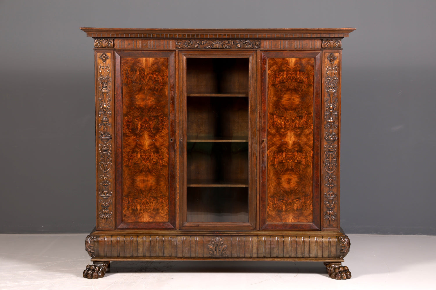 Beeindruckender Neorenaissance Bücherschrank Gründerzeit Vitrine Herrenzimmer Buffet Schrank Antik Massivholz