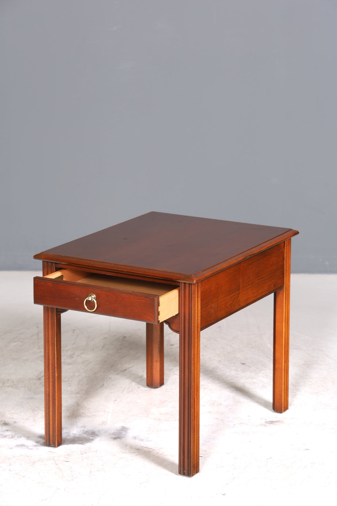 Wunderschöner Tisch der Marke Drexel Heritage Beistelltisch Antik 60s Ablagetisch 2 von 2