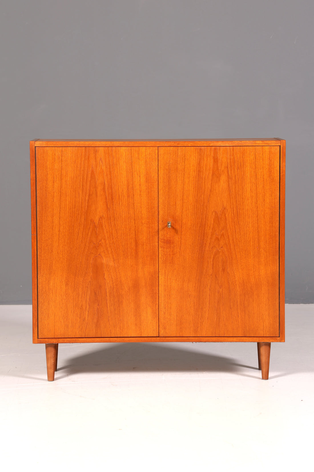 Wunderschöner Hellerau Schrank Mid Century Highboard Vintage Vertiko Kleiderschrank 60s